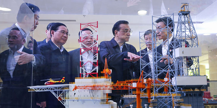Premier Li Keqiang visits Shanghai Zhenhua Heavy Industries
