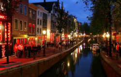 Amsterdam to ban tours of overcrowded Red-light District