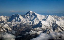 China closes Tibet side of Mt Everest