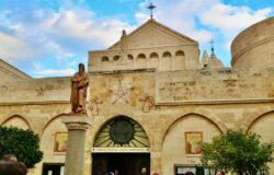 Christmas pilgrims flock to Bethlehem