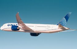 United Airlines orders 100 new Dreamliners from Boeing